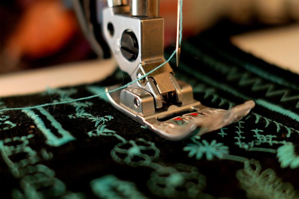 sew, sewing machine, presser foot-2448191.jpg